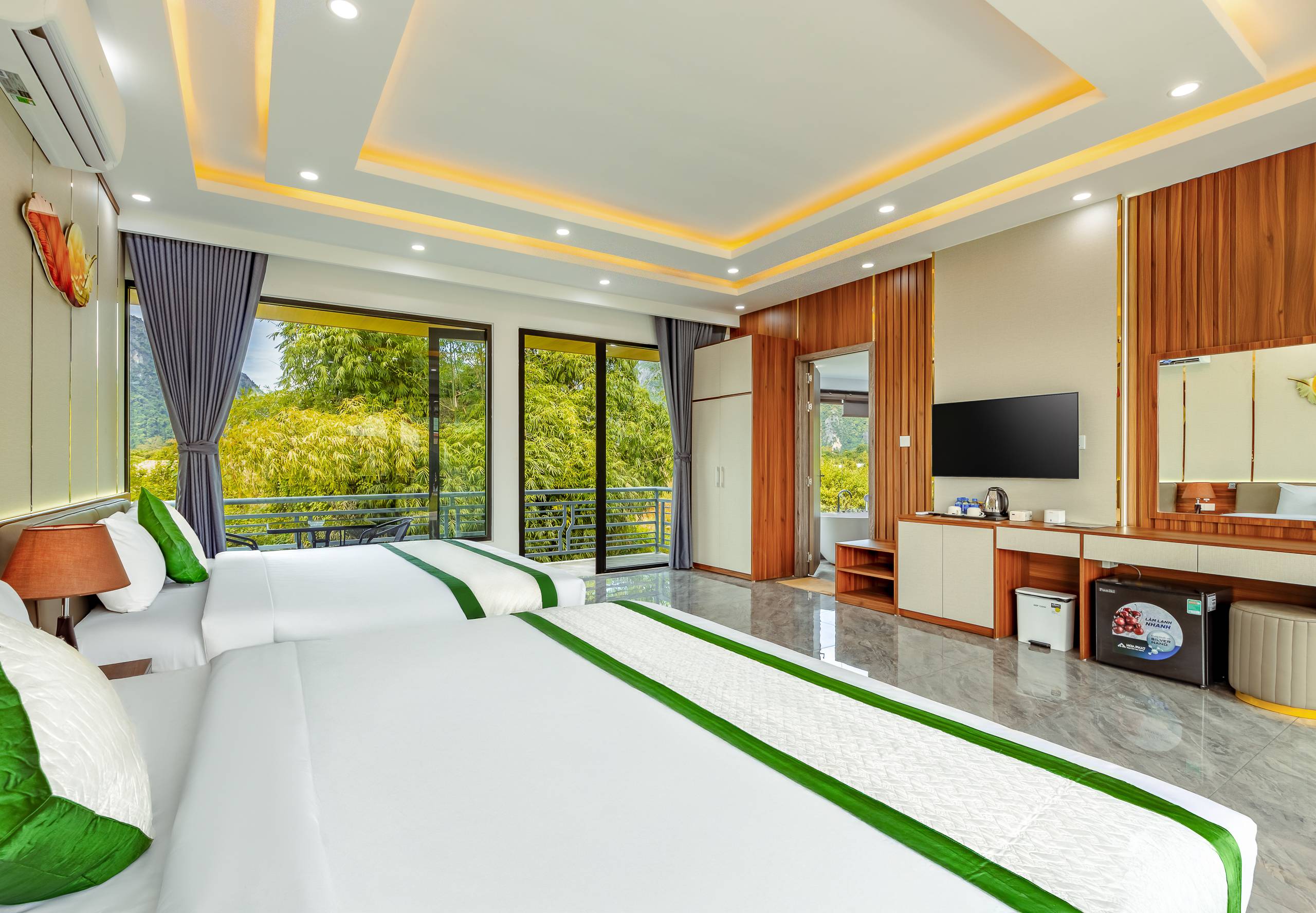 Family Suite with Bathtub